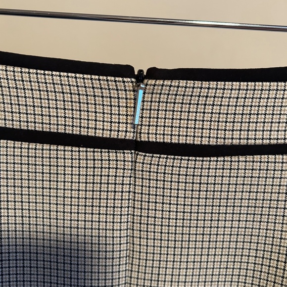 Hugo Boss Front and Back Zippered Plaid Pencil Skirt - Picture 9 of 13